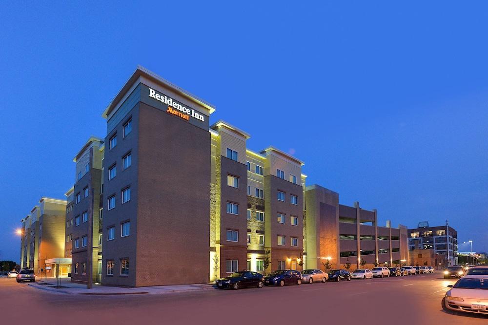 Hampton Inn & Suites Des Moines Downtown Exterior photo