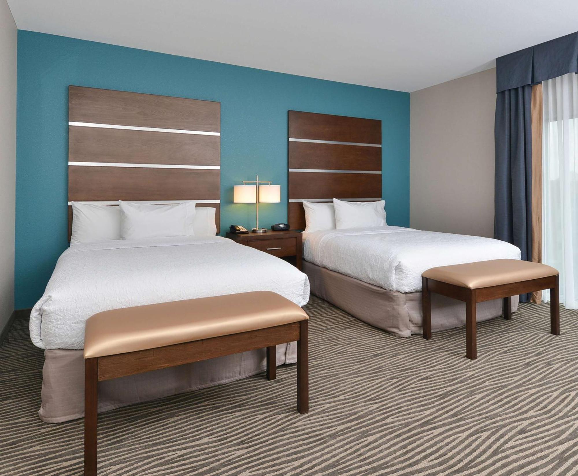 Hampton Inn & Suites Des Moines Downtown Exterior photo